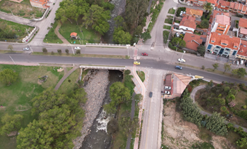 Una carretera con árboles

Descripción generada automáticamente con confianza media