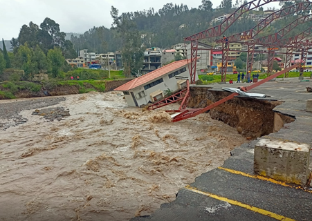 Puente de madera

Descripción generada automáticamente