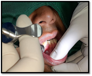 Un bebé acostado en una cama

Descripción generada automáticamente con confianza baja